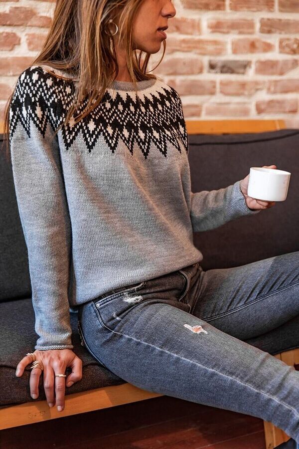 Women's Round Neck Multi-color Loose Fashion Pullover Sweater