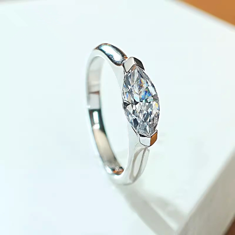 Design Couple New Simple Horse Eye Diamond Ring