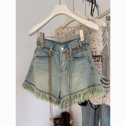 Button Raw Edge Denim Shorts For Women With Design Sense With Waist Chain High Waist Shorts